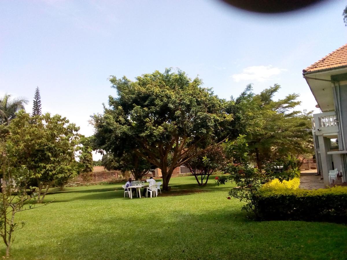 Skyway Hotel Entebbe Kültér fotó